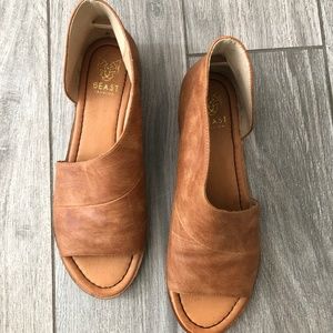 Women's (8) Open Toe Flat Sandals Side Cutout